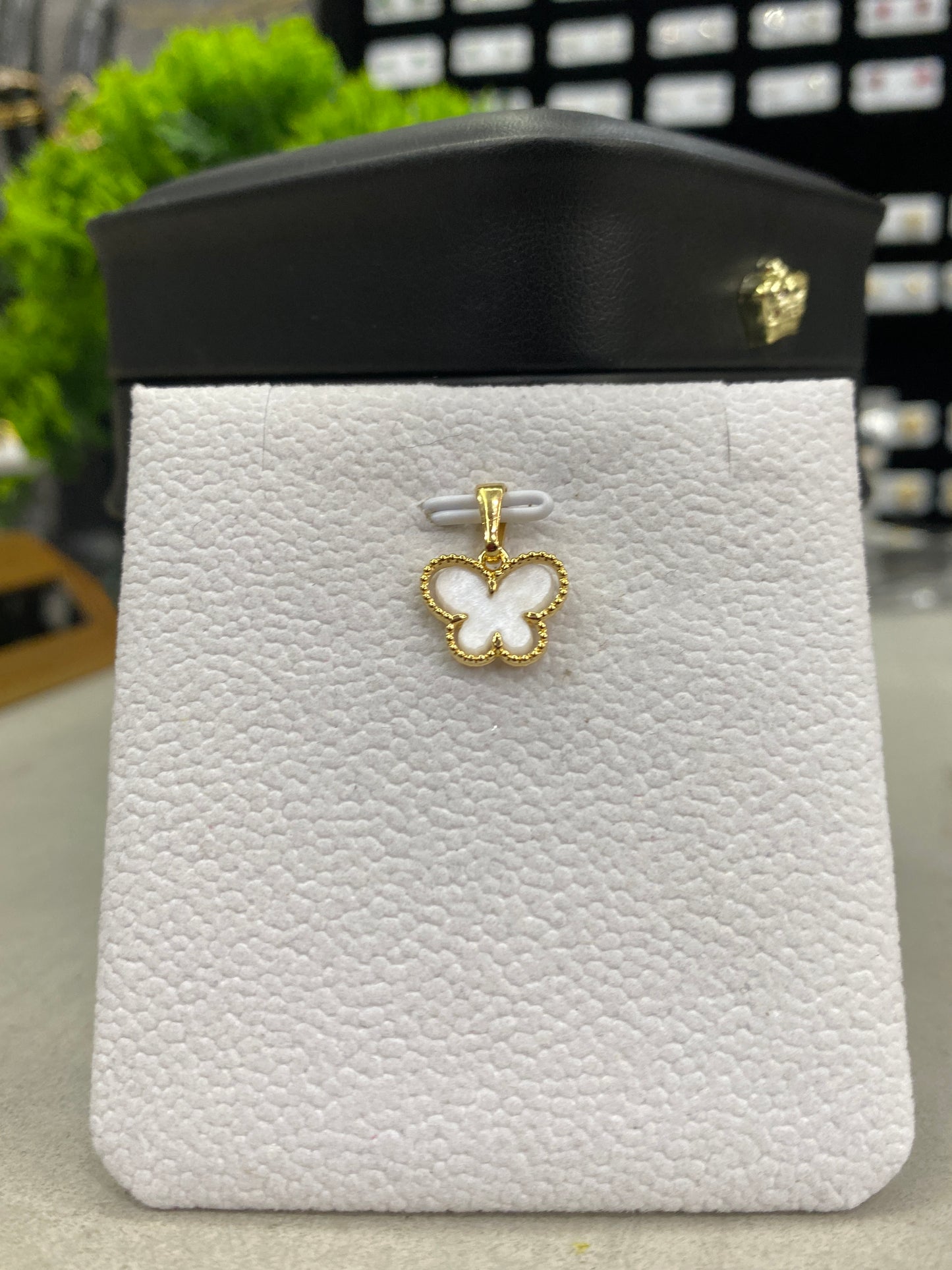 Dije Mariposa blanca silueta