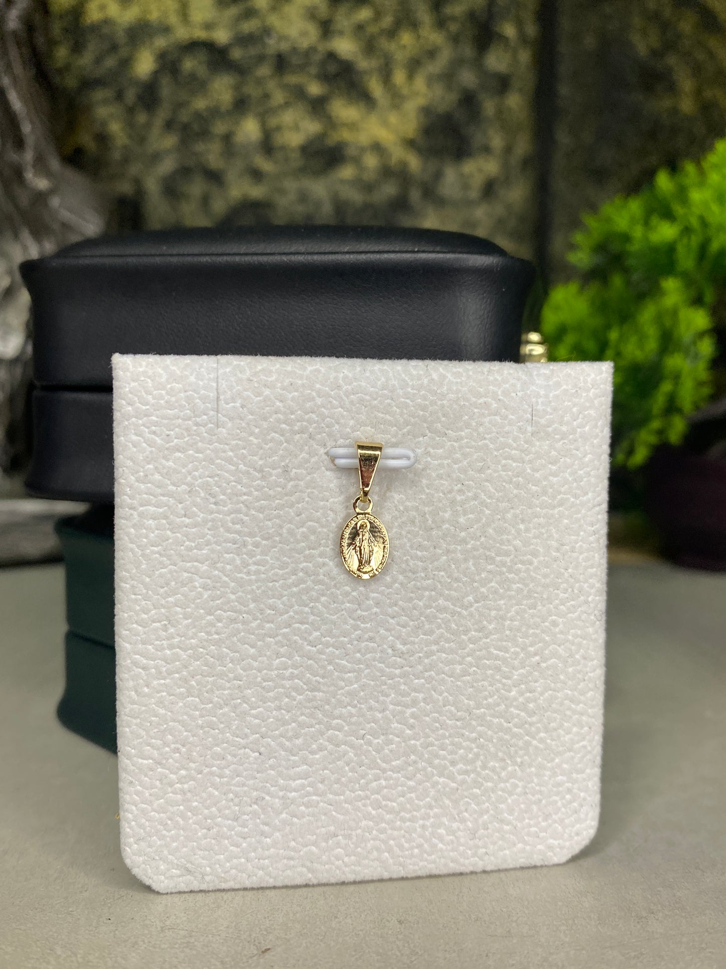 Dije Virgen Milagrosa ovalada mini