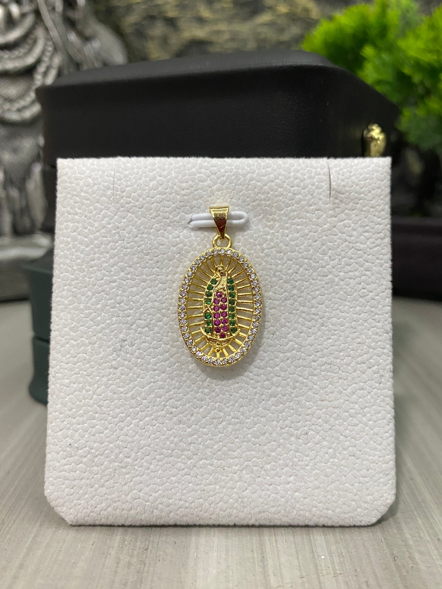 Dije Guadalupe Ovalada circones