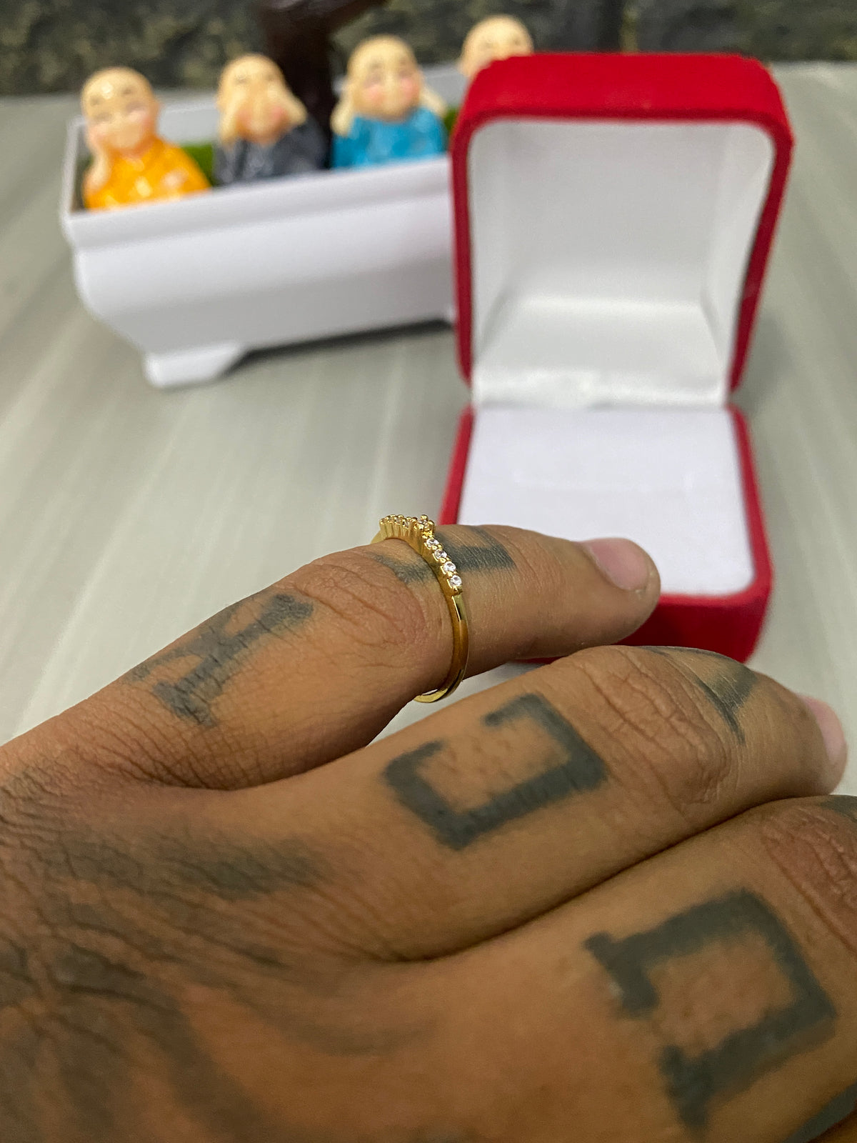 Anillo Importado Delicado Circones blancos Talla 6
