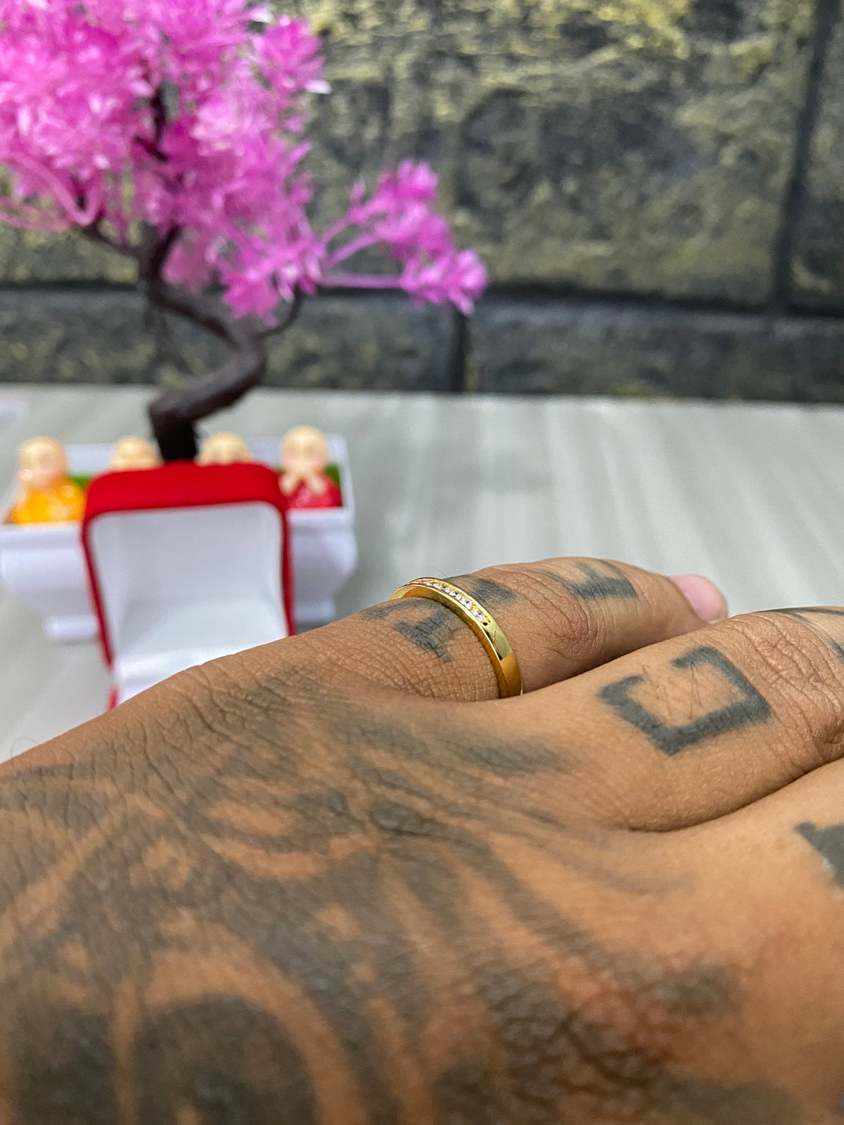 Anillo Importado Liso circones incrustados Talla 8