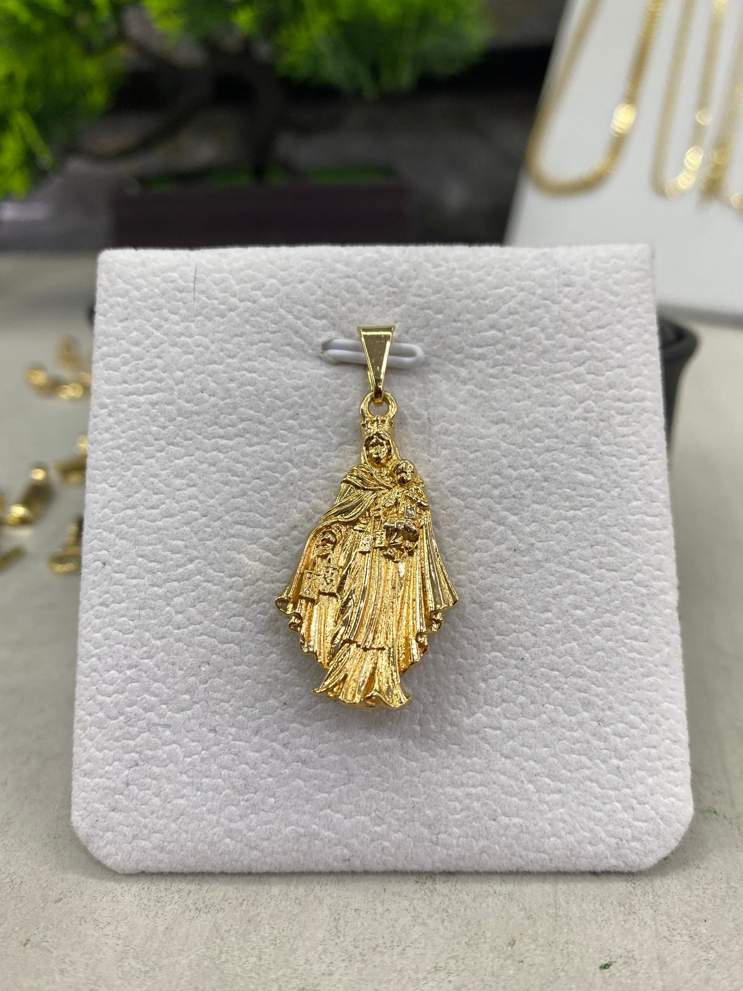 Dije Virgen del Carmen silueta