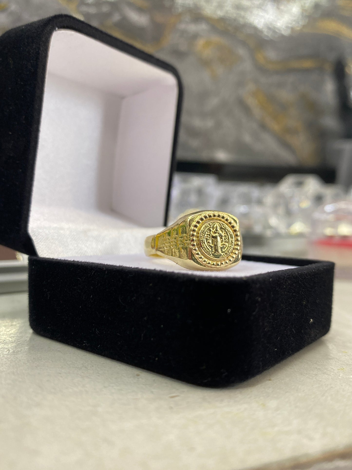 Anillo San Benito Troquelado