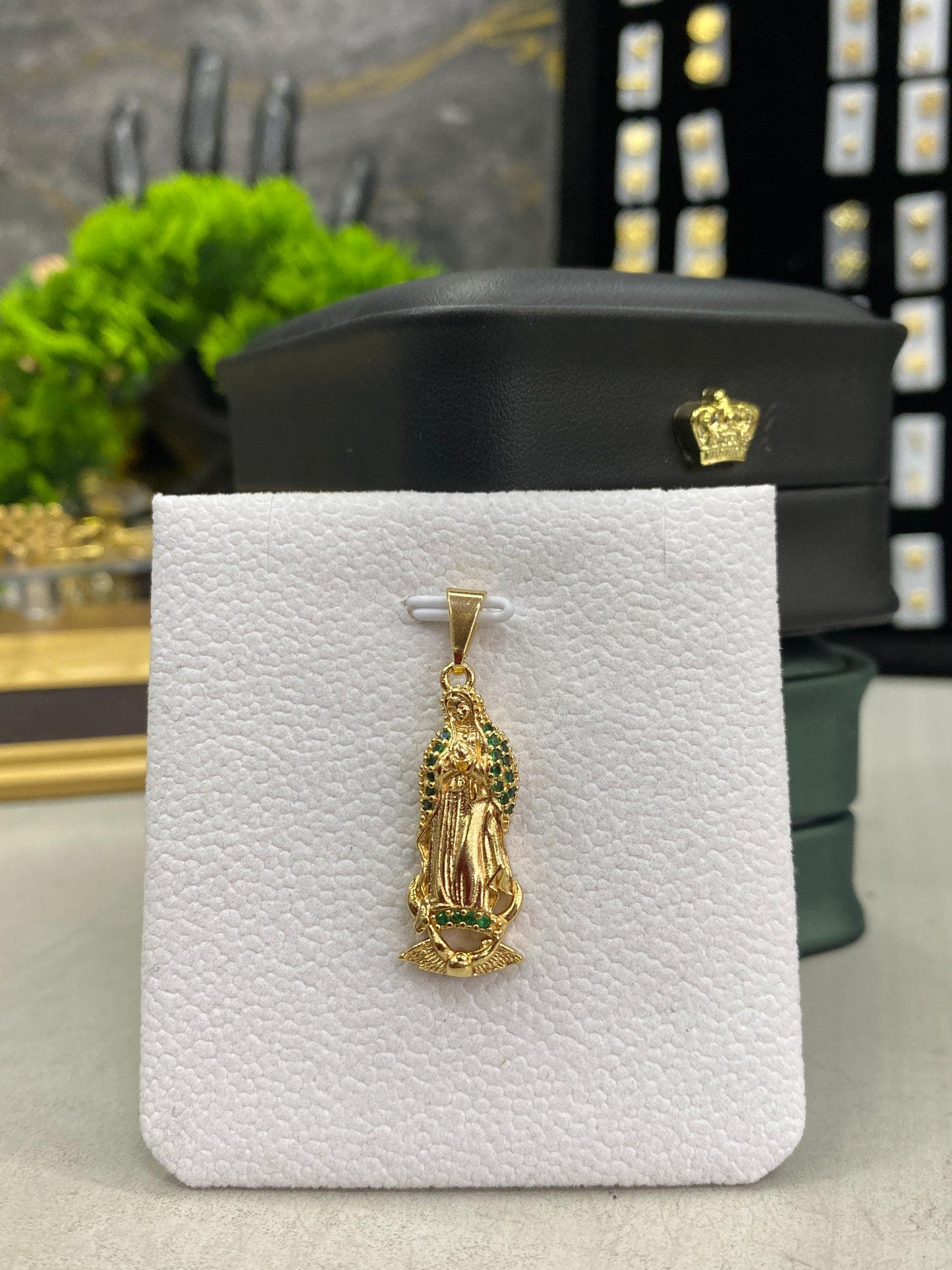 Dije Guadalupe circonada verde&nbsp;