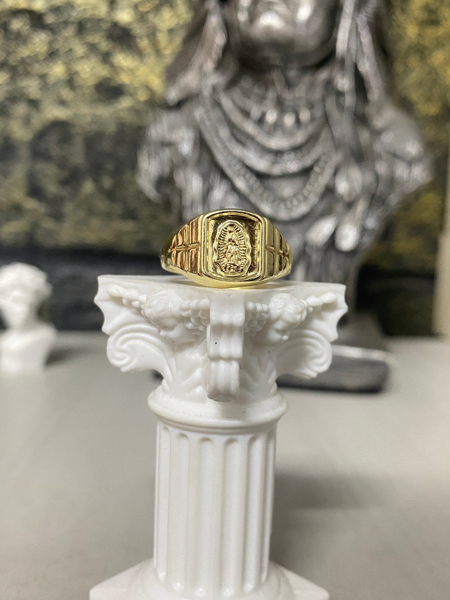Anillo Guadalupe silueta cuadrada Troquelado