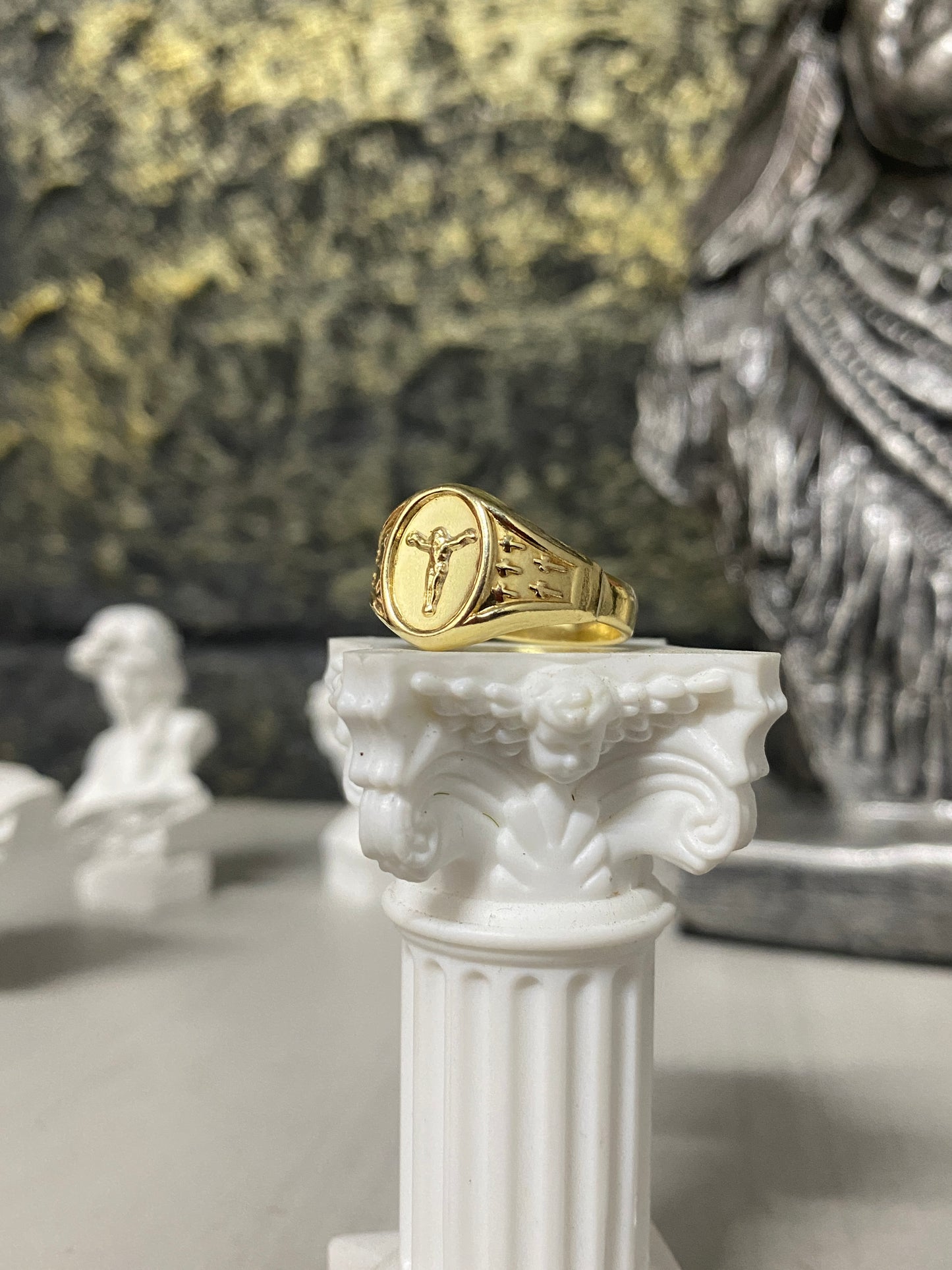 Anillo Crucifijo ovalado Troquelado