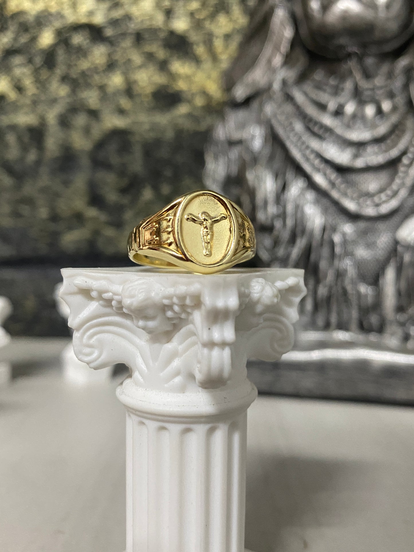 Anillo Crucifijo ovalado Troquelado
