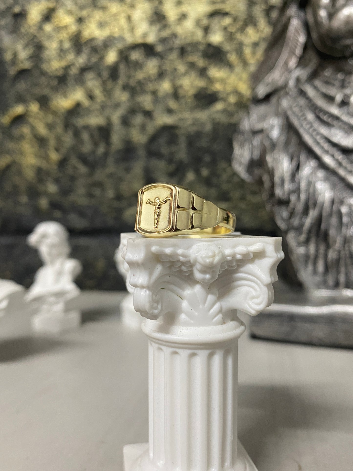 Anillo Crucifijo cuadrado Troquelado
