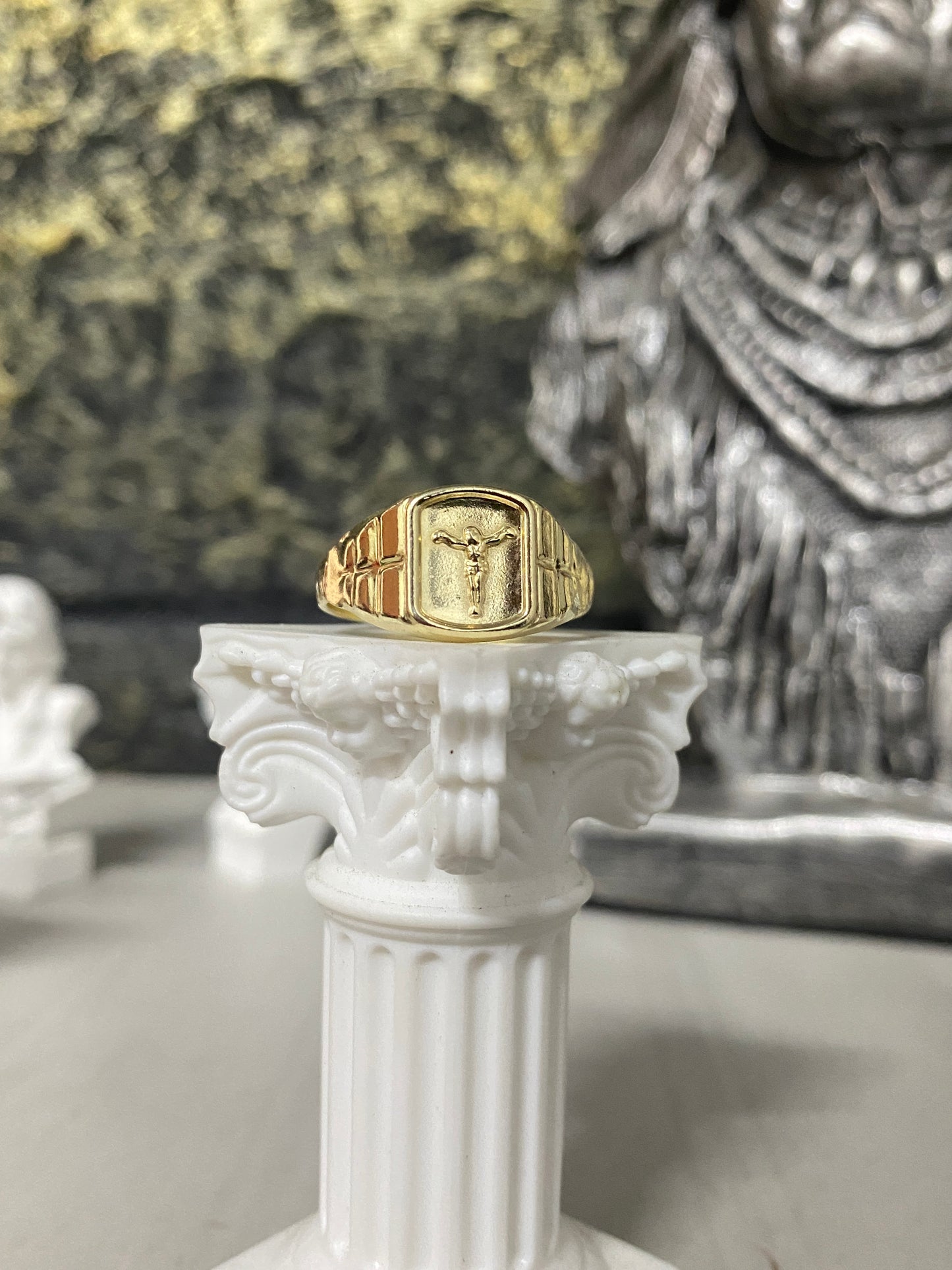 Anillo Crucifijo cuadrado Troquelado