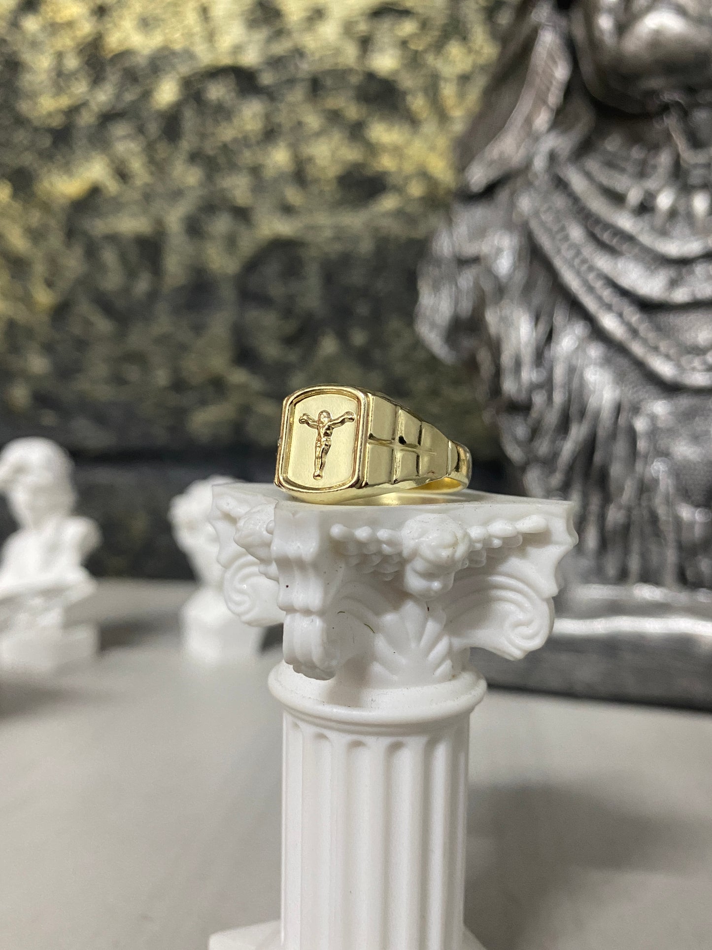 Anillo Crucifijo cuadrado Troquelado