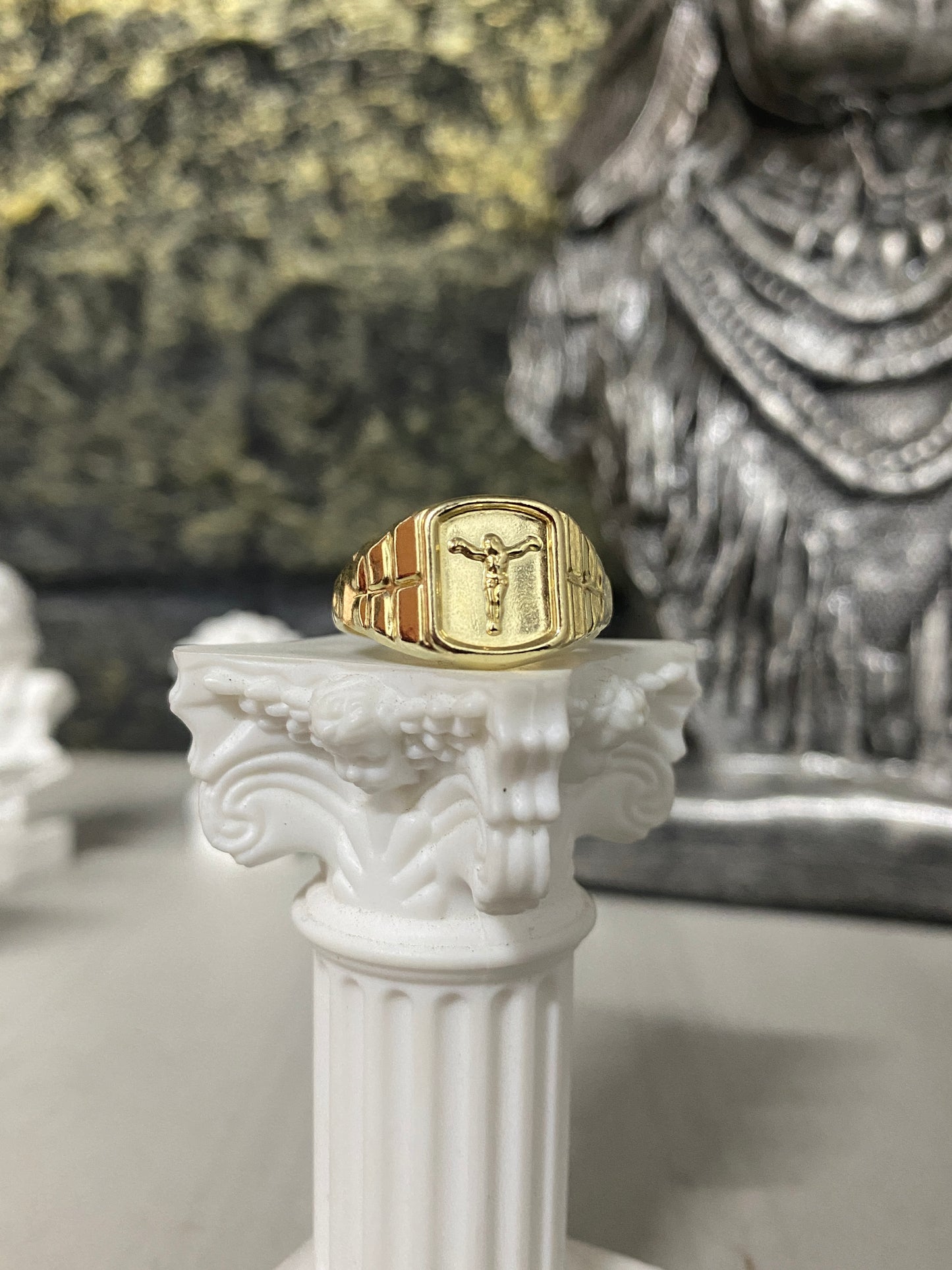 Anillo Crucifijo cuadrado Troquelado