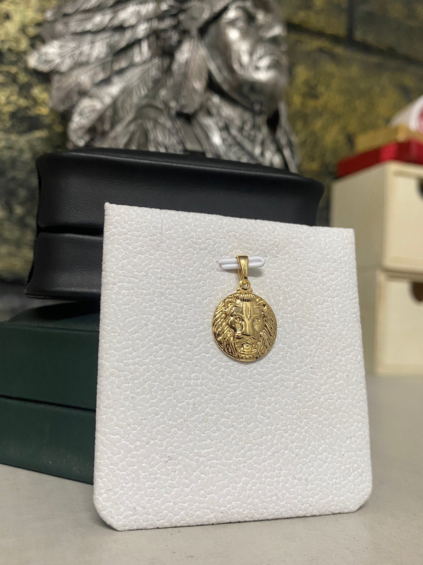 Dije Medalla Leon