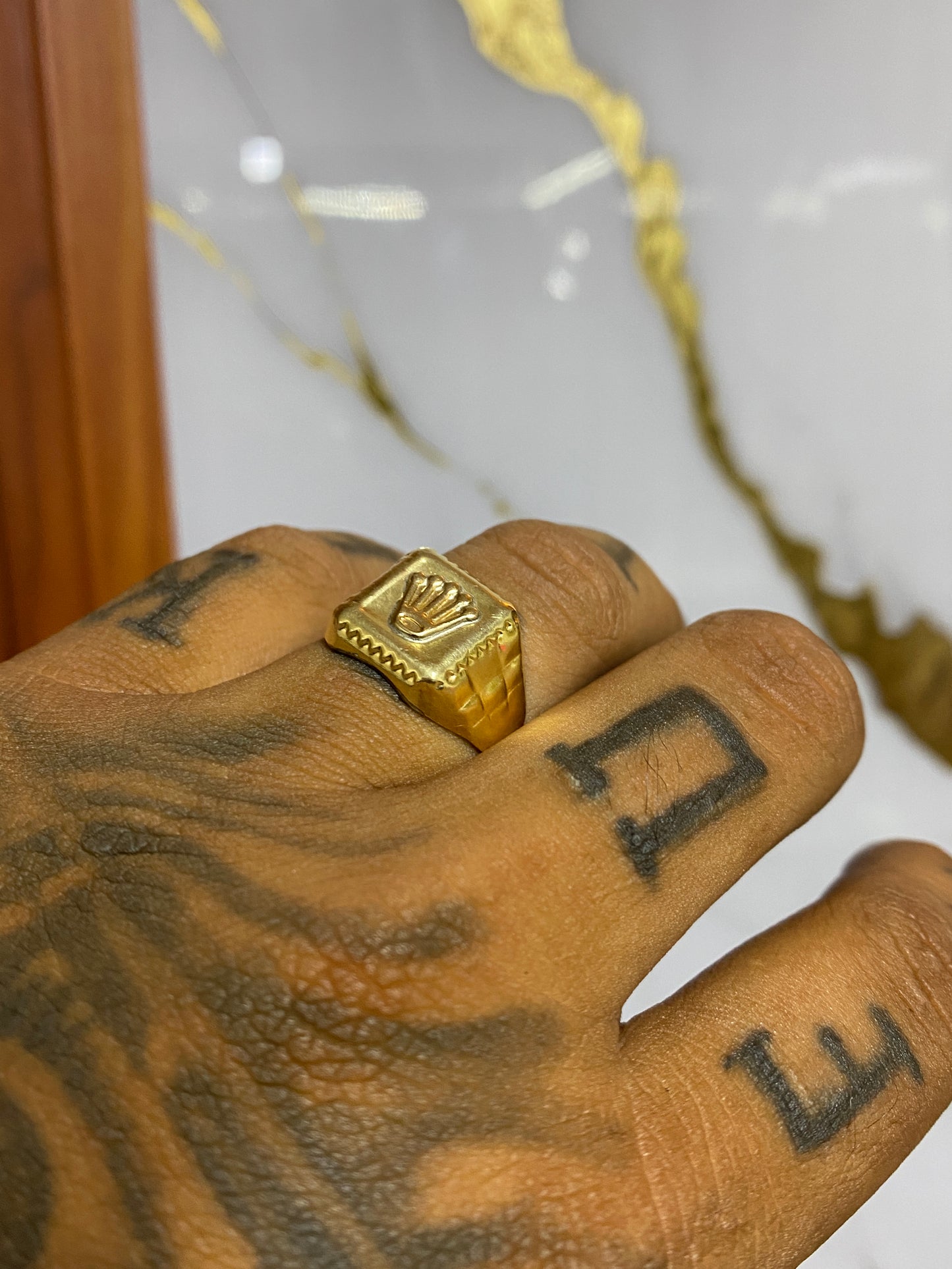 Anillo Rolex cuadrado Troquelado