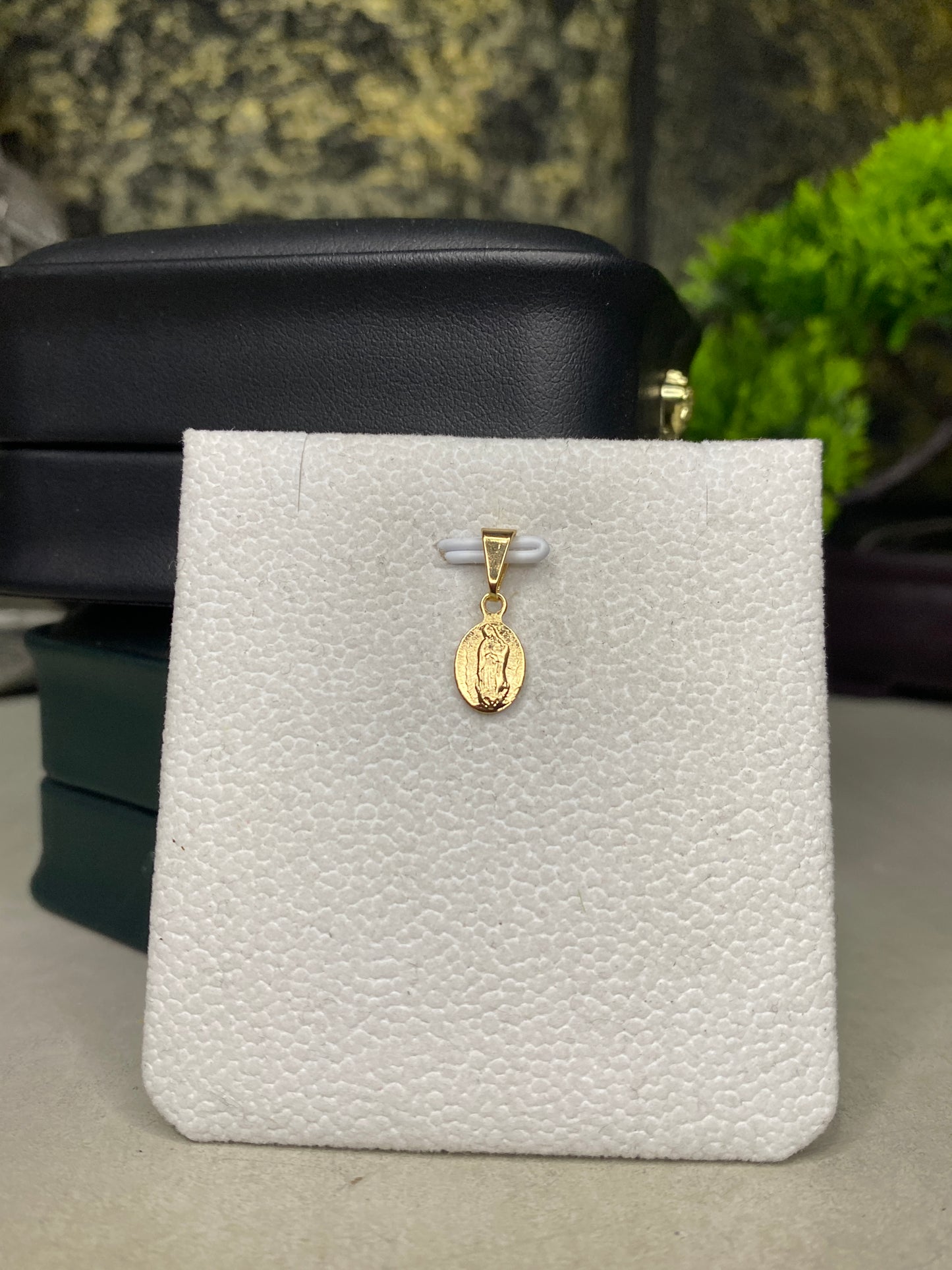 Dije Guadalupe ovalada mini