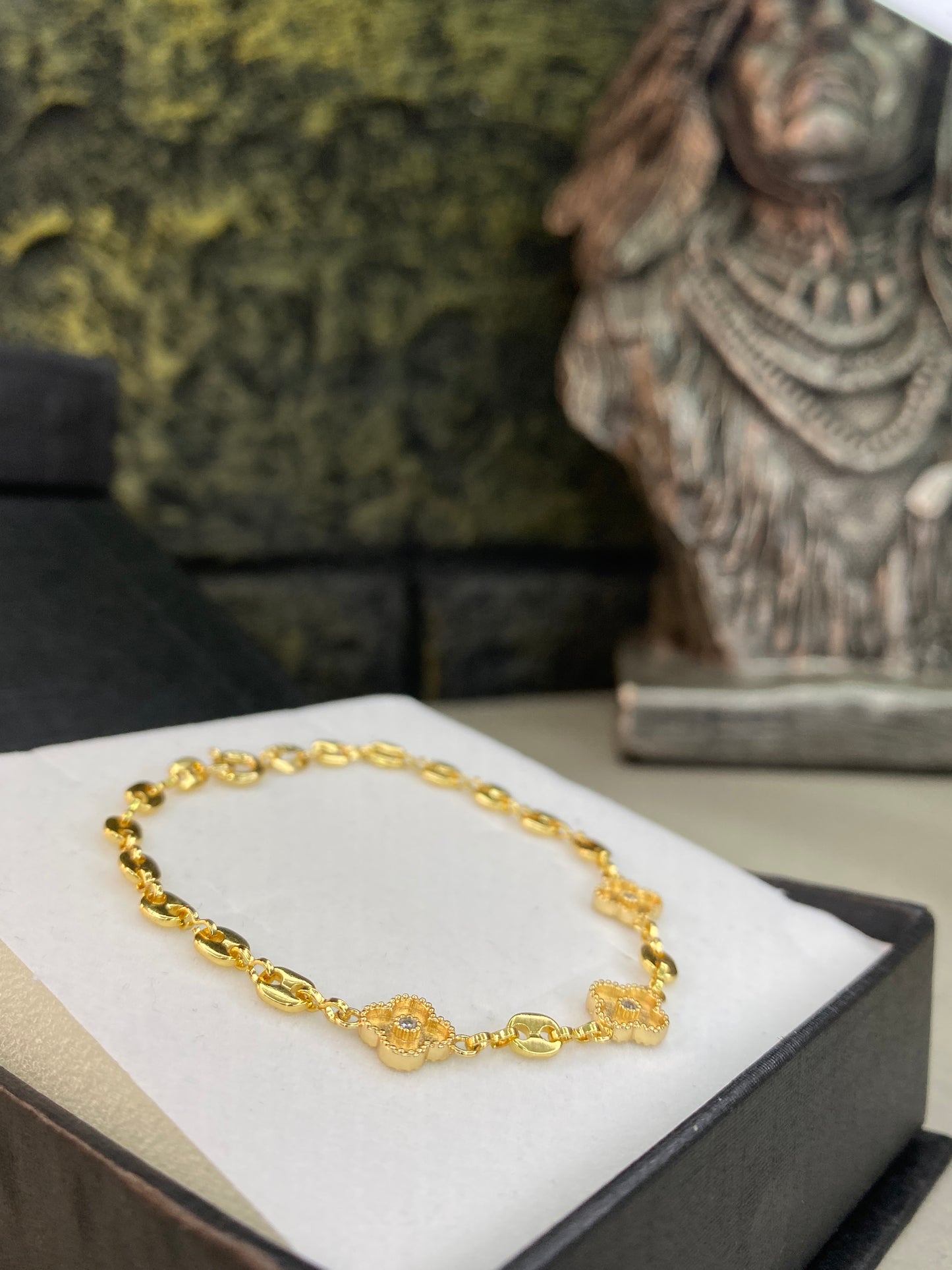 Pulso Gucci Van Cleef dorado circon blanco