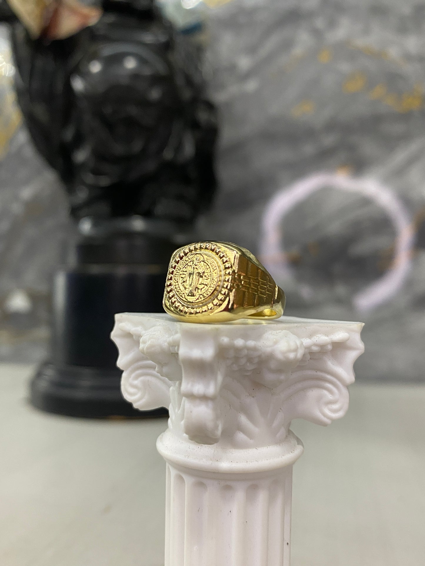 Anillo San Benito Troquelado Talla 5