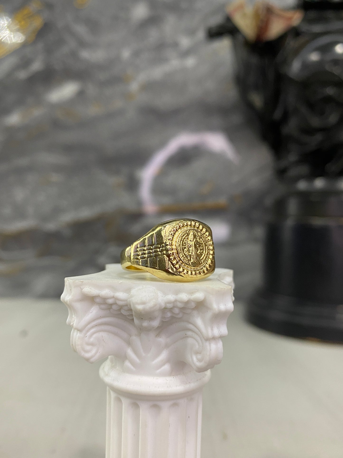 Anillo San Benito Troquelado Talla 5