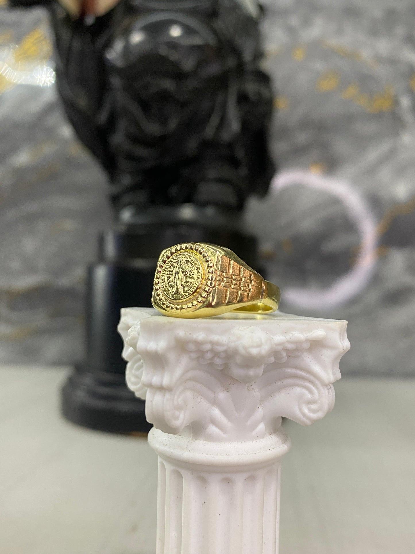 Anillo San Benito Troquelado Talla 7