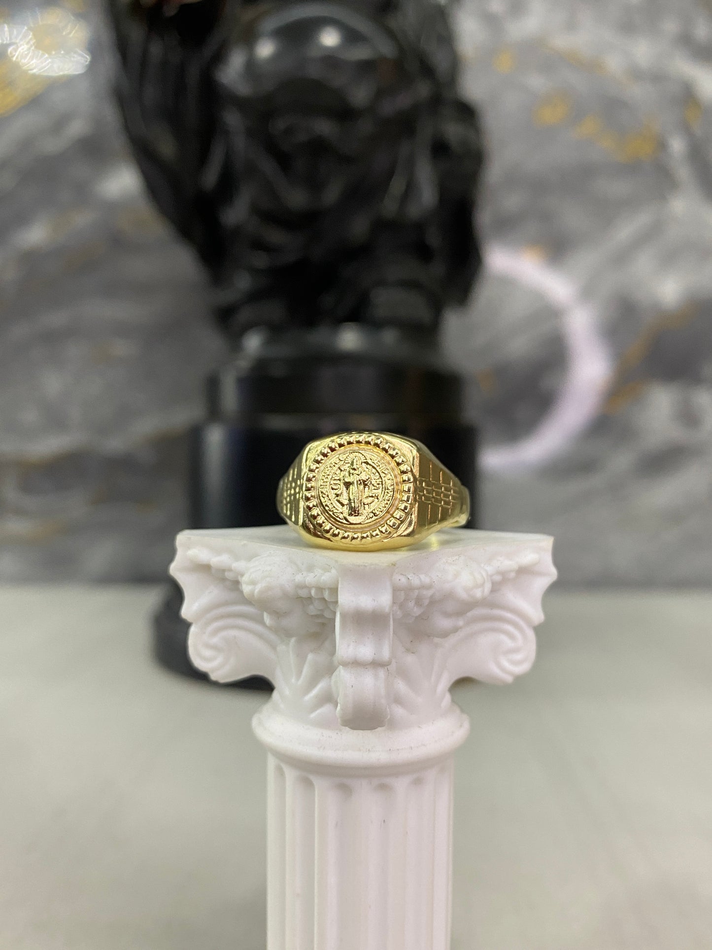 Anillo San Benito Troquelado Talla 7