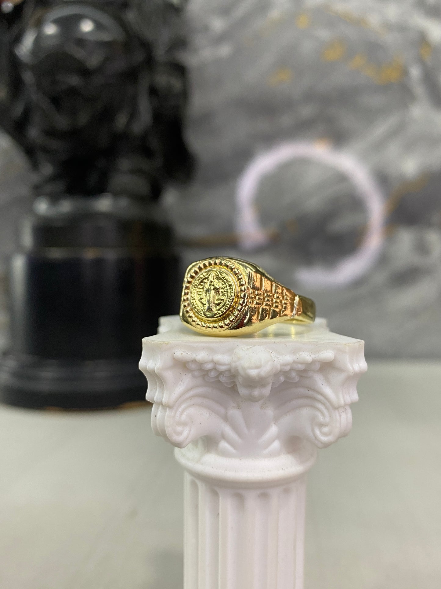 Anillo San Benito Troquelado Talla 11