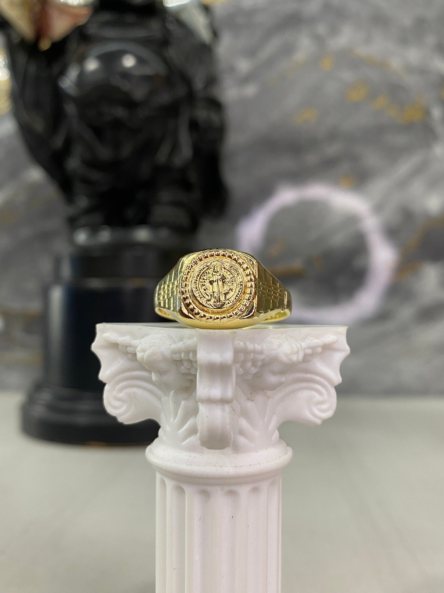 Anillo San Benito Troquelado Talla 10