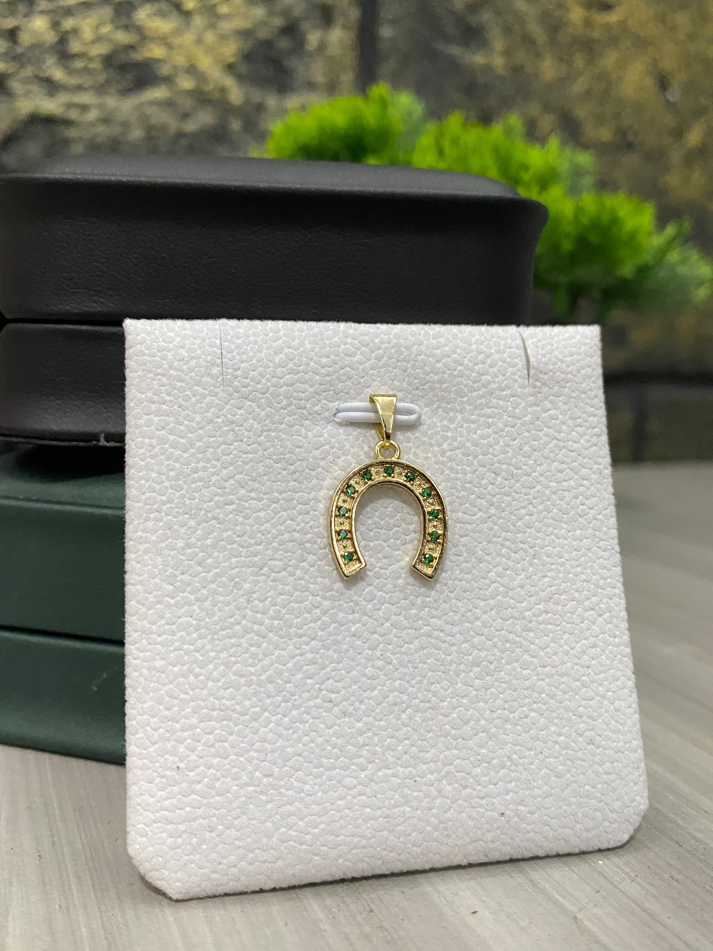 Dije Herradura circonado verde