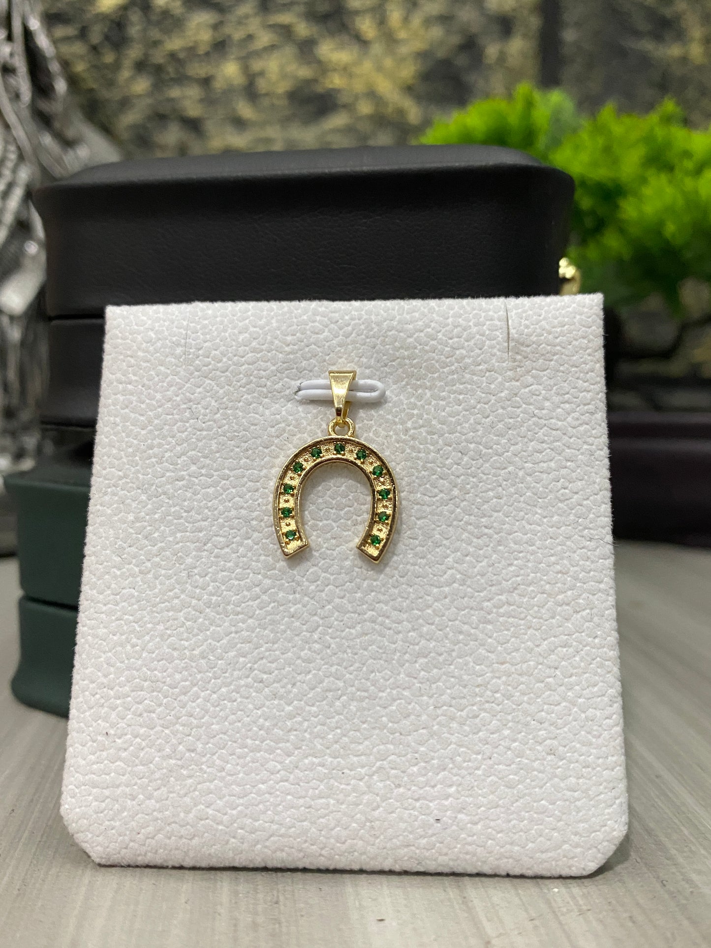 Dije Herradura circonado verde