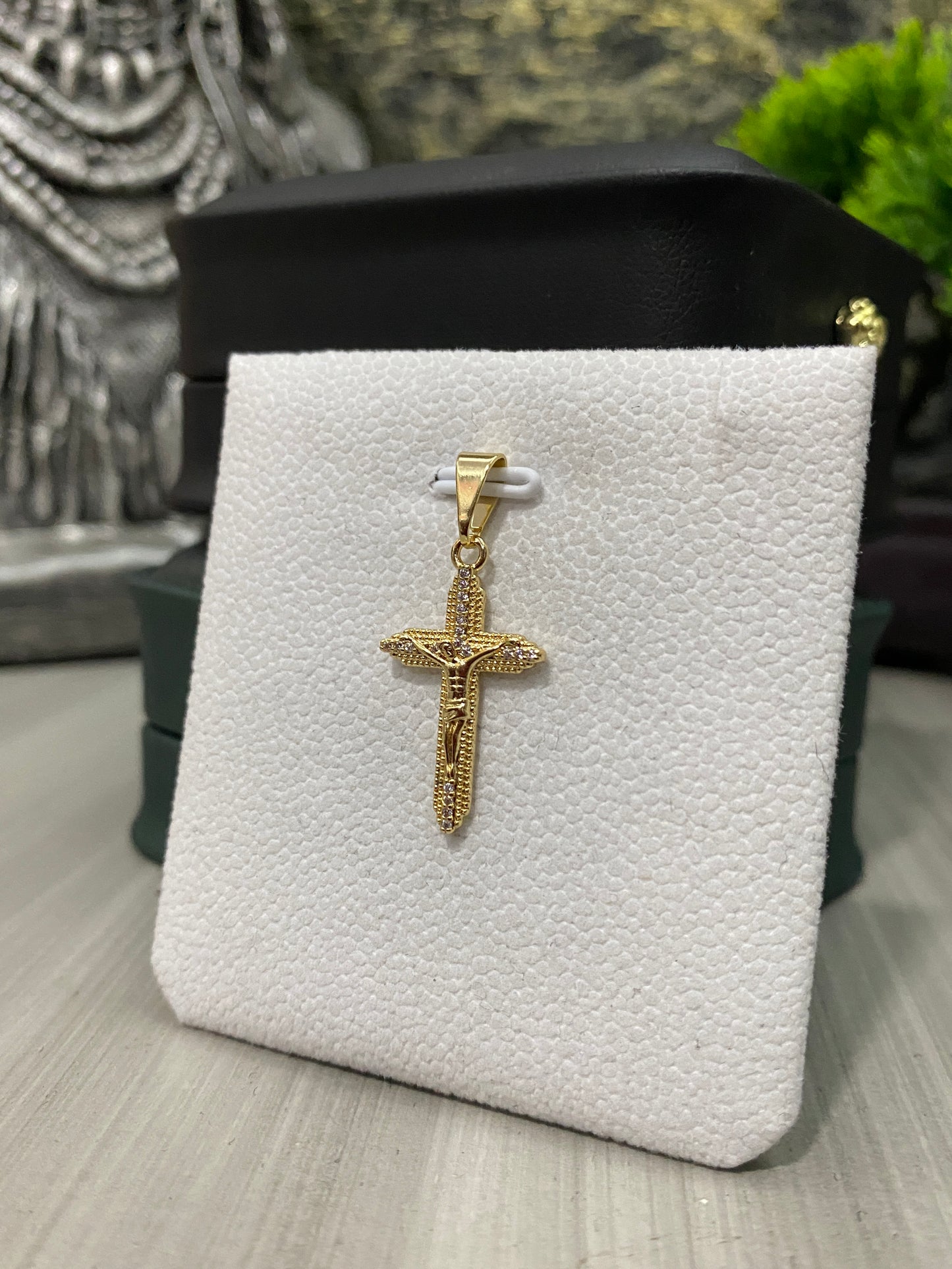 Dije Cruz cristo circones blancos