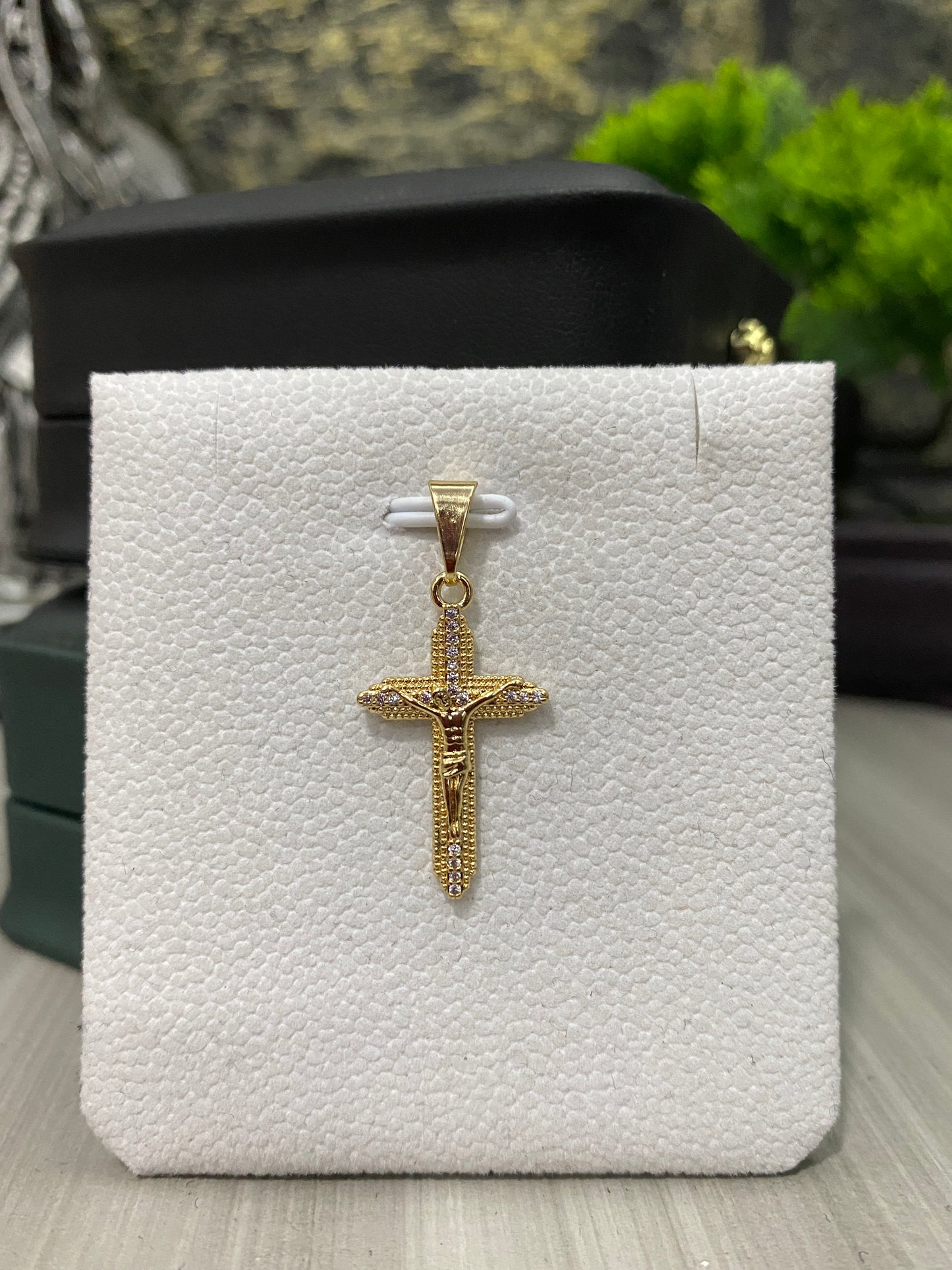 Dije Cruz cristo circones blancos