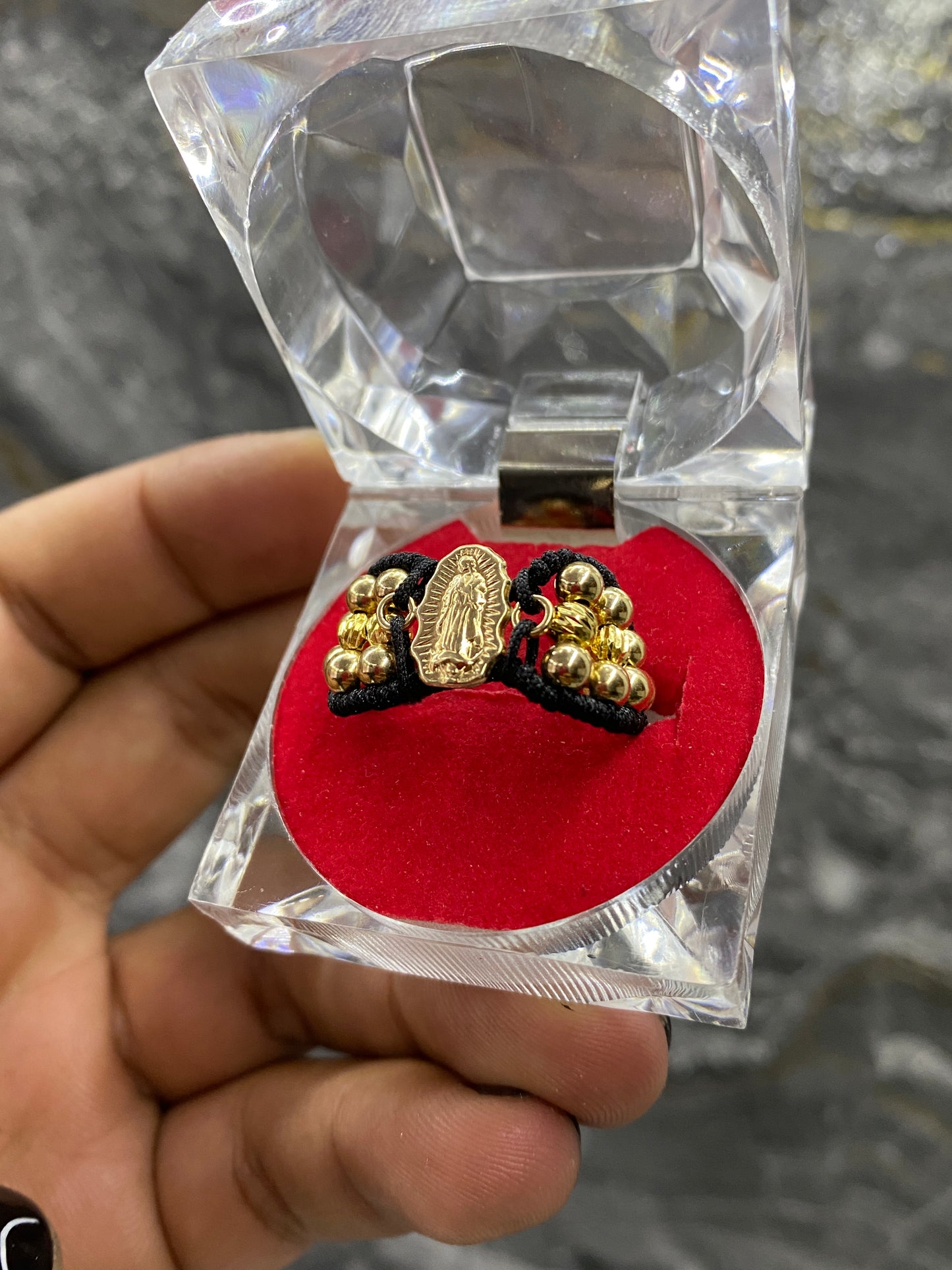 Anillo Guadalupe silueta #4 lisos y diamantados
