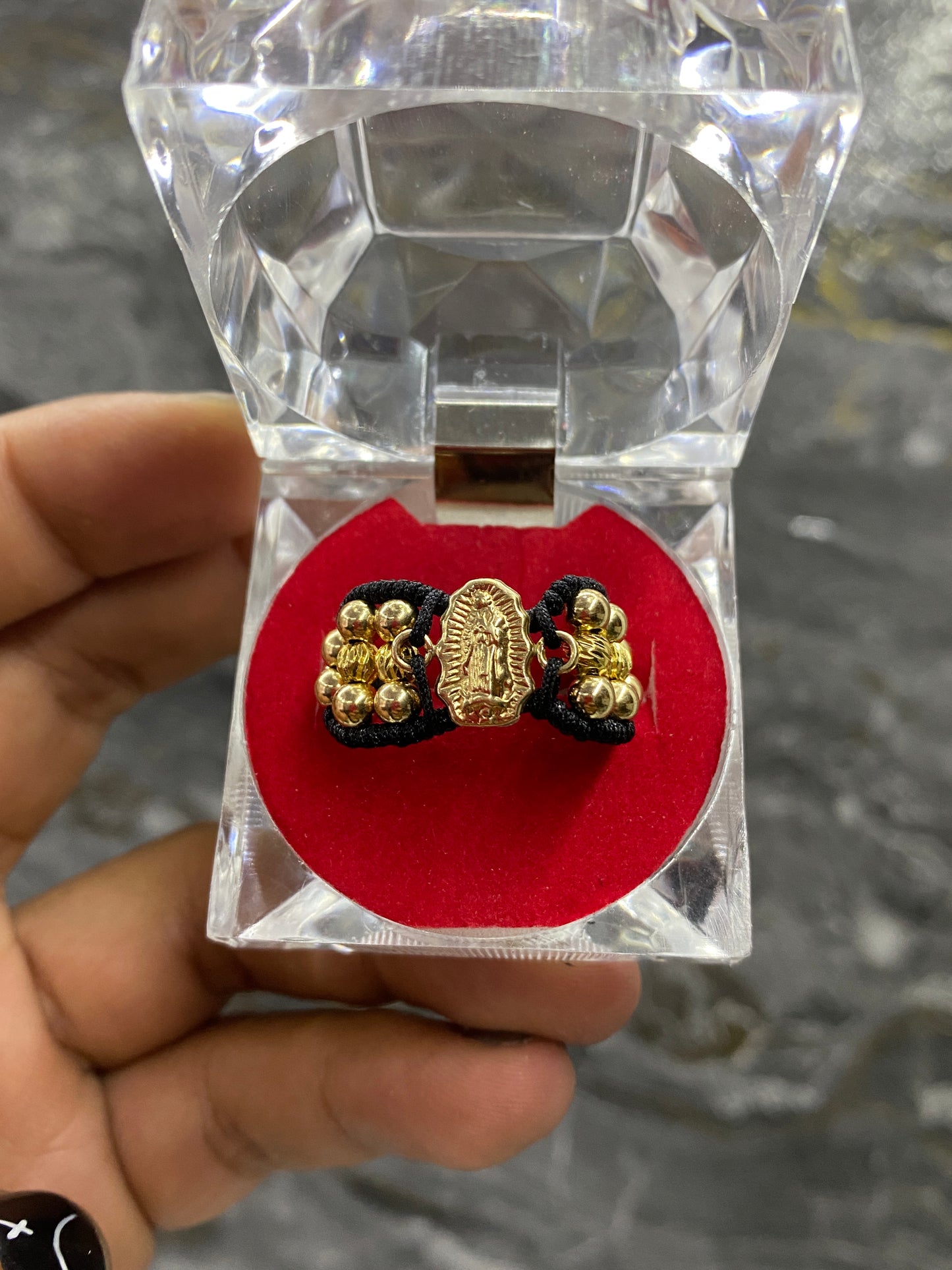 Anillo Guadalupe silueta #4 lisos y diamantados