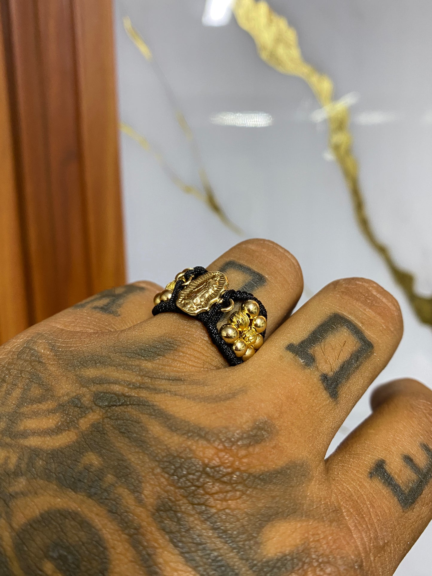 Anillo Guadalupe silueta #4 lisos y diamantados