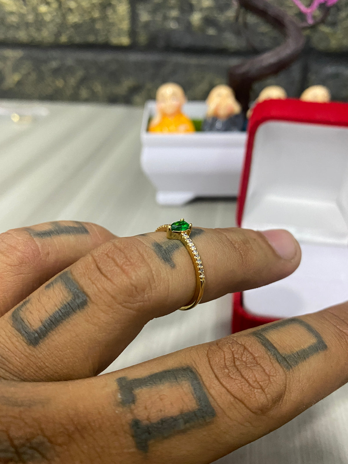 Anillo Importado Lagrima circonada verde Talla 7