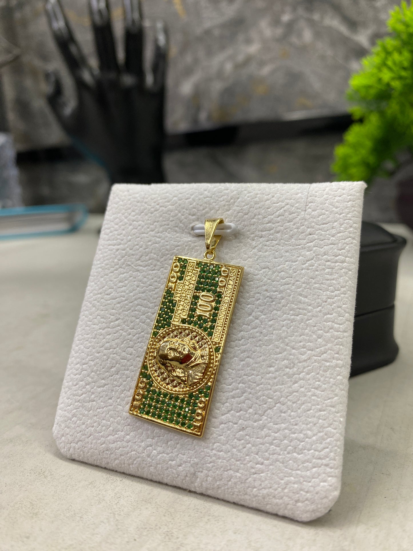 Dije 100 Dolares circonado