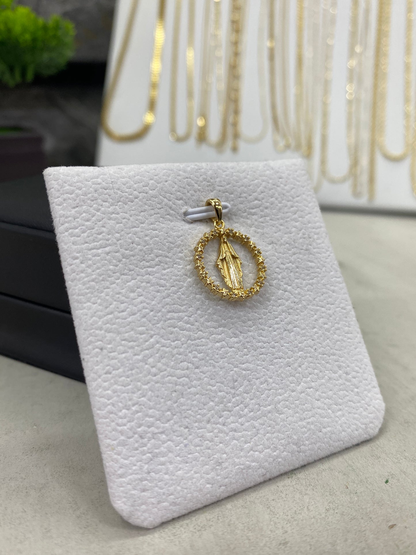 Dije Virgen milagrosa aro circonada