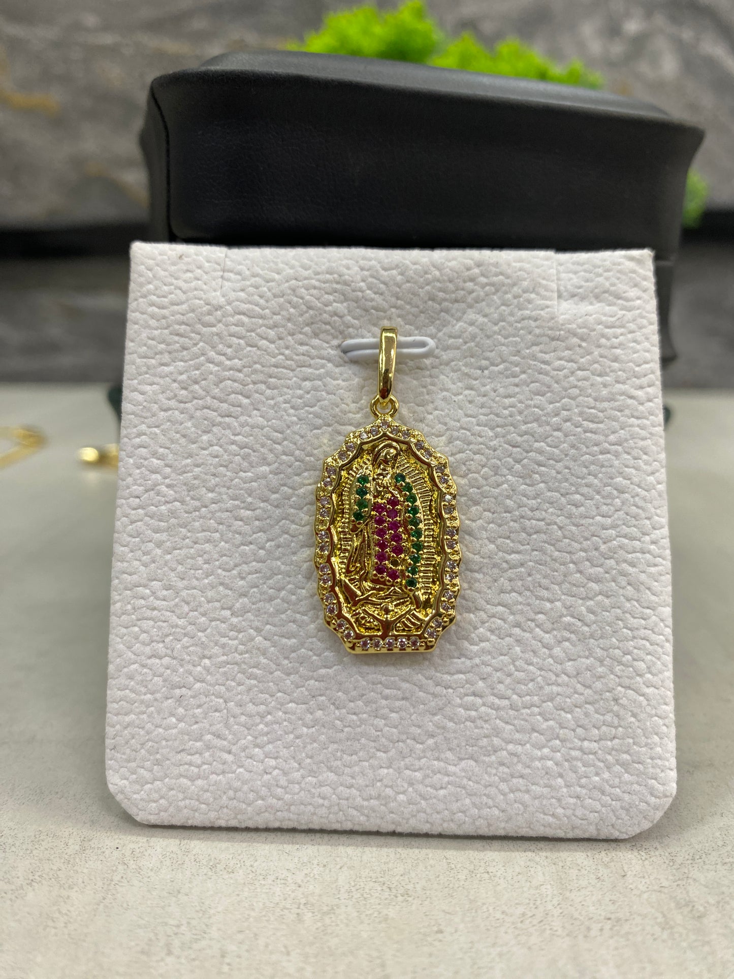 Dije Guadalupe circonada Tipo Oro